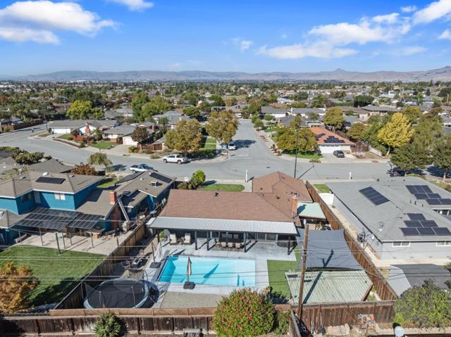 1231 Westward Drive, Hollister CA: https://media.crmls.org/mediaz/966d672d-188a-4e63-b884-7b08804872d8.jpg