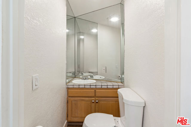 19555 Oxnard Street, Tarzana CA: https://media.crmls.org/mediaz/966d7a86-6657-432c-aacc-3d391071808c.jpg