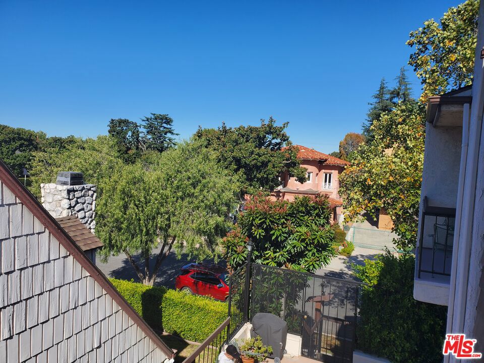 https://media.crmls.org/mediaz/966dca4b-5153-467b-a7ae-39c1f2b14227.jpg?preset=X-Large