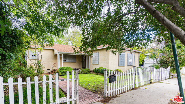 13905 Milbank Street, Sherman Oaks CA: https://media.crmls.org/mediaz/966df0fb-55fa-41b0-bb67-9959bd16b10a.jpg