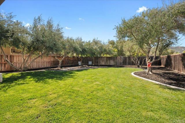 46525 Peach Tree Street, Temecula CA: https://media.crmls.org/mediaz/966e13e0-00c5-4f8c-8307-7a0d1aa7a178.jpg
