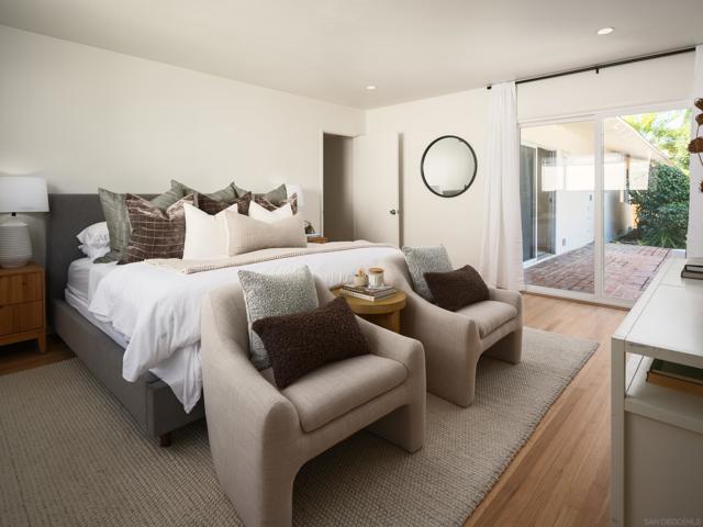 5926 Germaine Ln, La Jolla CA: https://media.crmls.org/mediaz/966e2202-c8ec-452b-b00f-da886e89c345.jpg