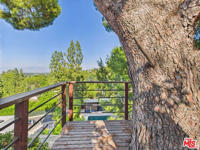 4723 Dunas Lane, Tarzana CA: https://media.crmls.org/mediaz/966e60ee-097b-414e-9927-91c928ae4a7e.jpg