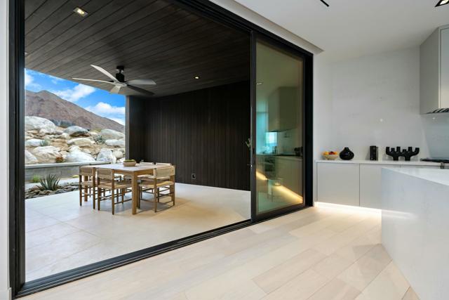 2085 Desert Flower Court, Palm Springs CA: https://media.crmls.org/mediaz/966e9fe8-07da-4941-b45a-7b78437f7ac7.jpg