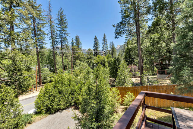 54385 S S. Circle Drive, Idyllwild CA: https://media.crmls.org/mediaz/966ebae5-2259-4a6c-a1cf-27b14e96785e.jpg