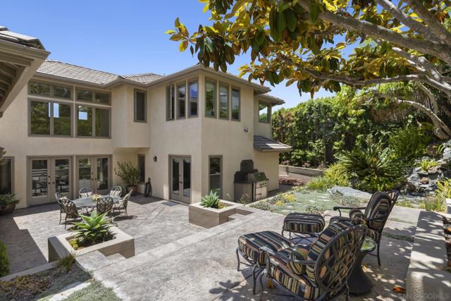 7207 Fairway Rd, La Jolla CA: https://media.crmls.org/mediaz/966ebcd2-004d-49d9-b974-b7fc81568edb.jpg