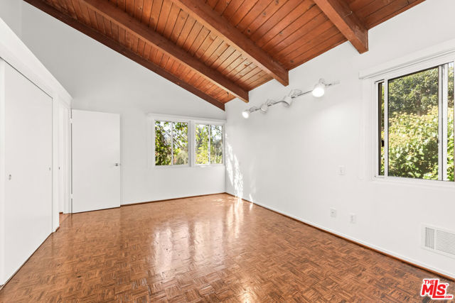 16449 Akron Street, Pacific Palisades CA: https://media.crmls.org/mediaz/966ec1e3-f487-4a2c-89d6-b8919ca1cc60.jpg