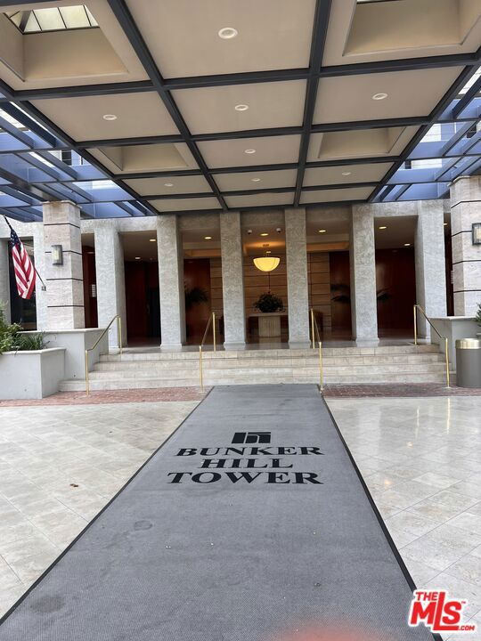 800 W 1st Street, Los Angeles CA: https://media.crmls.org/mediaz/966fa94e-64b0-4ba3-ae7f-b77403d68df9.jpg