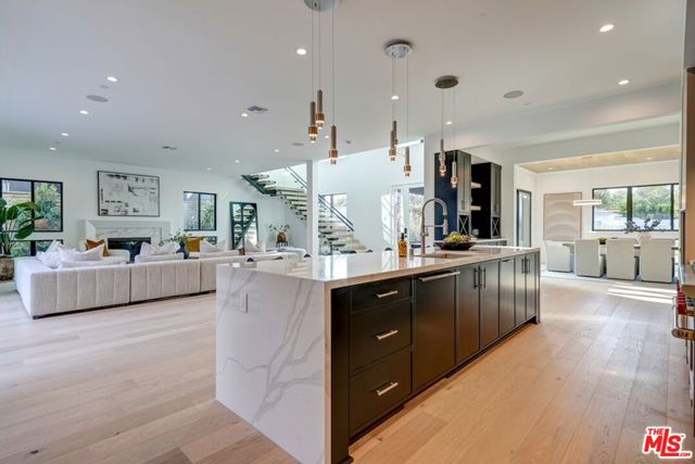 1246 Morningside Way, Venice CA: https://media.crmls.org/mediaz/967033ec-d409-44e1-9857-ab3df87d9027.jpg