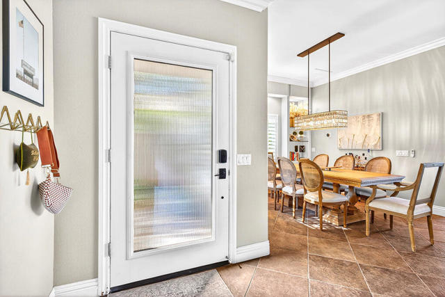 10 Colonial Drive, Rancho Mirage CA: https://media.crmls.org/mediaz/9670b7aa-7f0a-435a-b1a0-23d0939e14b0.jpg