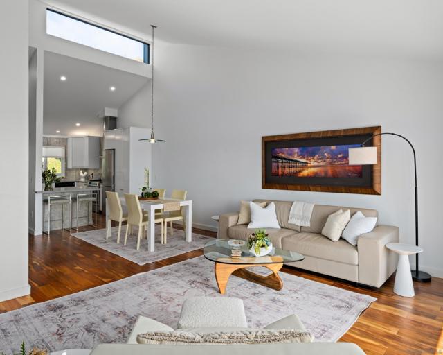 2399 Jefferson St, Carlsbad CA: https://media.crmls.org/mediaz/96714b67-1e18-408b-895e-b23aba024235.jpg