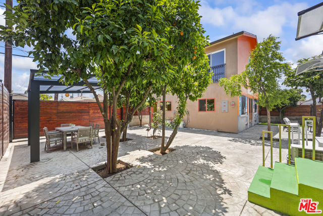 17660 Martha Street, Encino CA: https://media.crmls.org/mediaz/9671935d-862a-4b54-8d88-95bd81fd127e.jpg