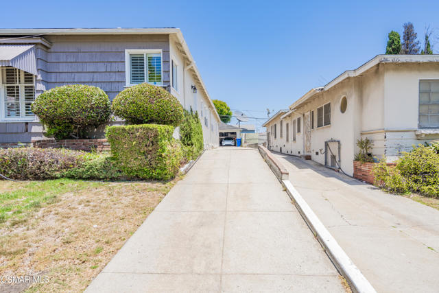 5924 Fairfax Avenue, Los Angeles CA: https://media.crmls.org/mediaz/96723166-b16b-47e5-a913-0dd4087a1036.jpg