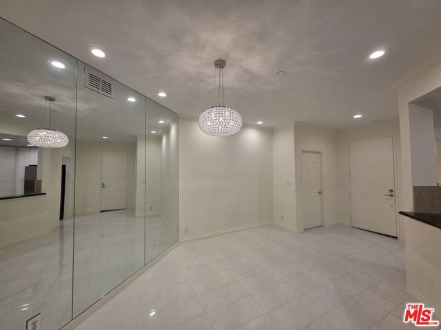 12000 Goshen Avenue, Los Angeles CA: https://media.crmls.org/mediaz/9672fdd9-15b5-43bc-a391-f18be6e16872.jpg