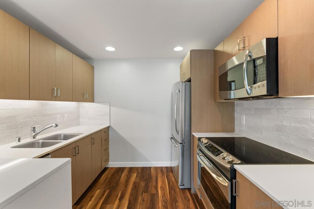 3100 6th Avenue - photo 7