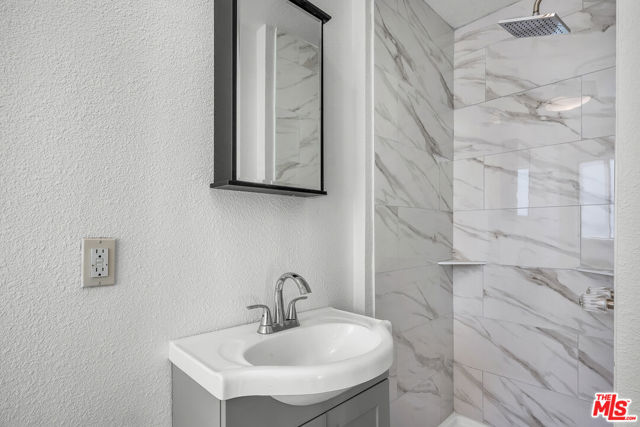 123 S Westmoreland Avenue, Los Angeles CA: https://media.crmls.org/mediaz/96735133-0f1d-4fe4-b487-e92f86a43ce0.jpg