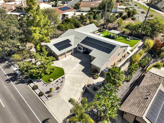 17351 Saint Andrews Dr, Poway CA: https://media.crmls.org/mediaz/96740acb-826b-44c1-aa06-92409cc86ebc.jpg