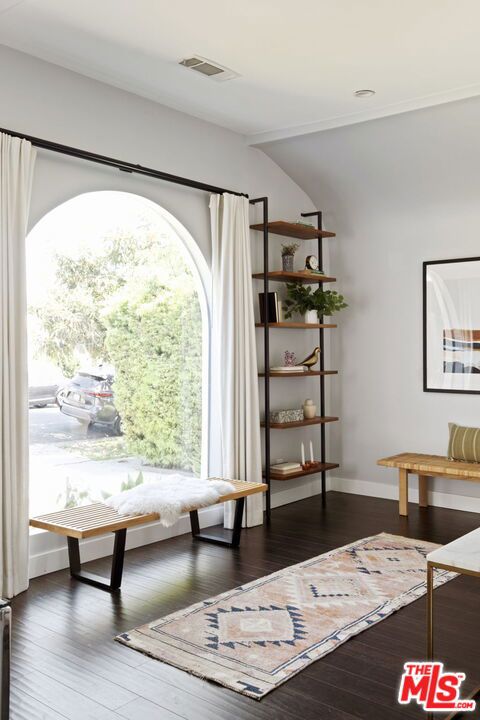 2907 Potomac Avenue, Los Angeles CA: https://media.crmls.org/mediaz/9674264a-9073-44c8-a3a5-4f82e372554f.jpg