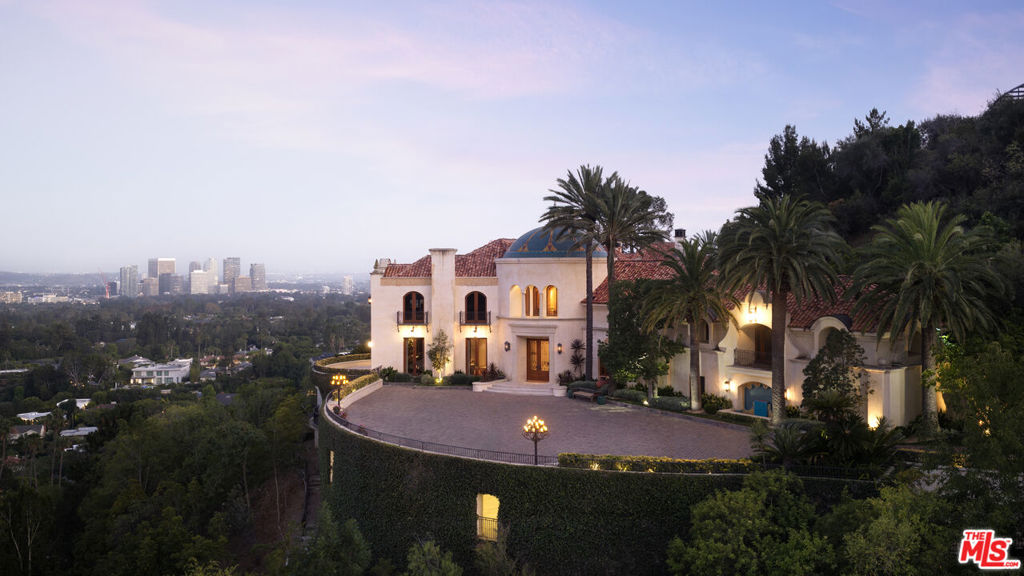 10066 Cielo Drive — architectural residence