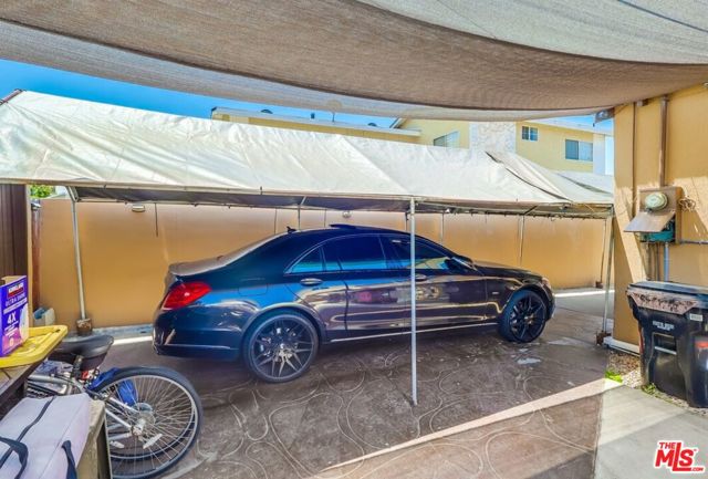 7220 10th Avenue, Los Angeles CA: https://media.crmls.org/mediaz/9675270d-3152-4b67-9586-e33f757d5e77.jpg