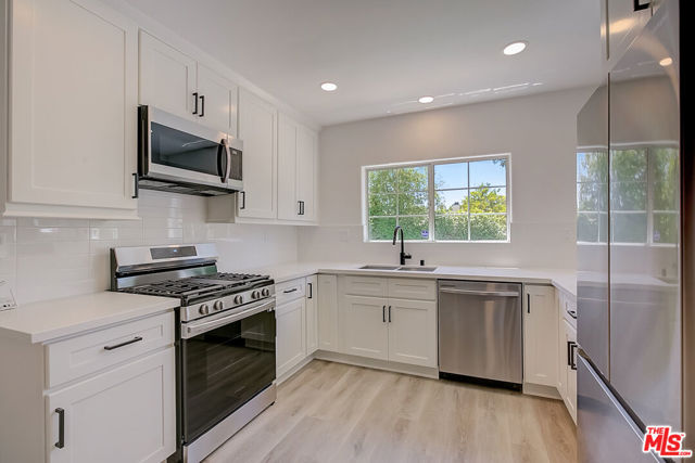 7411 OSO Avenue photo 4