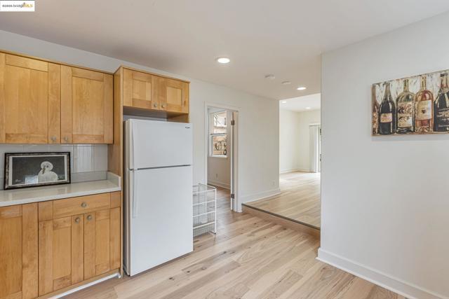 2033 Clement St, San Francisco CA: https://media.crmls.org/mediaz/96761364-c608-4101-b4a1-7294f8b0a3da.jpg