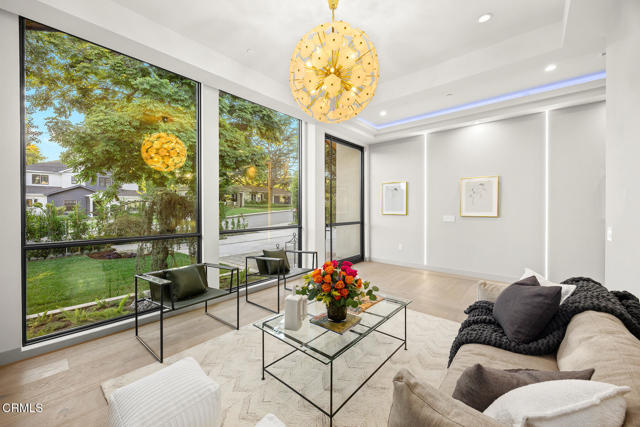 4828 Oakwood Avenue, La Canada Flintridge CA: https://media.crmls.org/mediaz/9676c799-a4c1-4cbd-b9d5-bdf6b9212c26.jpg