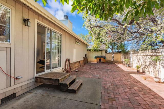 27950 Lancelot Court, Hayward CA: https://media.crmls.org/mediaz/967711db-a94e-430e-b4ce-d2723ea7eab8.jpg