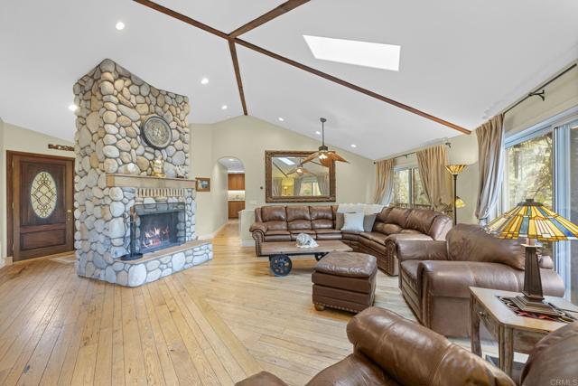 31619 21 Via Puerta Del Sol, Bonsall CA: https://media.crmls.org/mediaz/96775936-e37f-4269-a6b5-3e4cbb15aa41.jpg