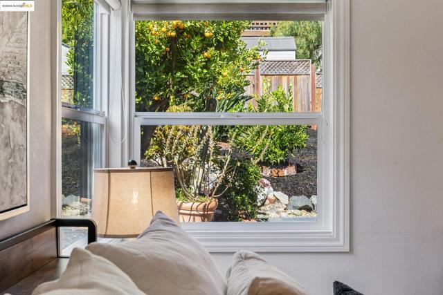 6238 Majestic Ave, Oakland CA: https://media.crmls.org/mediaz/96776c2c-2219-43d8-a832-466478c6a2e0.jpg