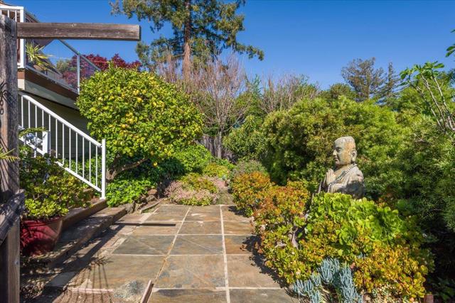 Image 46 of 75 For 819 Holly Road