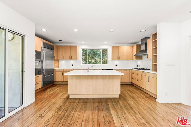 16449 Akron Street, Pacific Palisades CA: https://media.crmls.org/mediaz/9677a816-dfea-4a35-a58b-070ebde2b82a.jpg