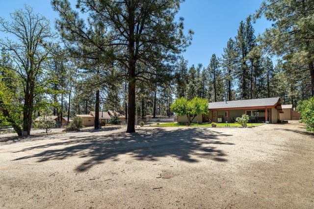 59341 Courtesy Drive, Mountain Center CA: https://media.crmls.org/mediaz/9677acd1-c3e6-4202-992a-de71ea15ce10.jpg