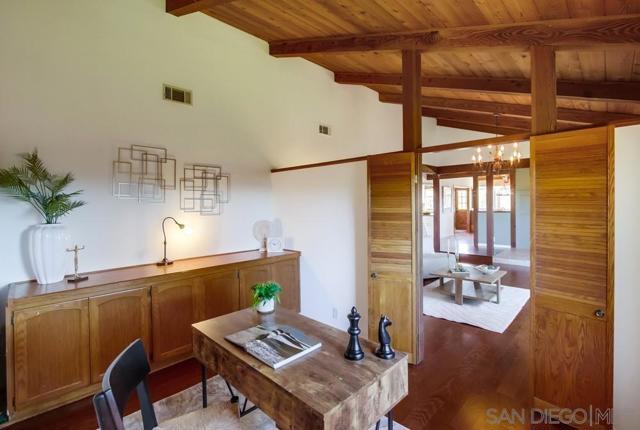 2336 Rancho Diego Ct, Escondido CA: https://media.crmls.org/mediaz/967830bd-2ebe-4f9f-8ff2-f9d84f045039.jpg