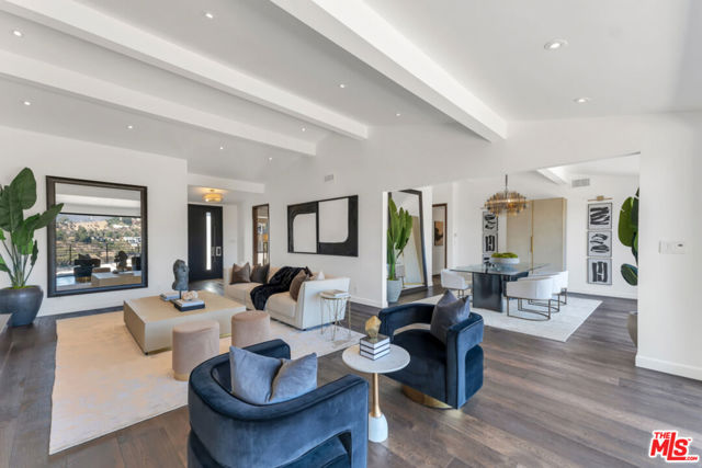 2960 LAKERIDGE Drive, Los Angeles CA: https://media.crmls.org/mediaz/9678347a-e423-4531-b17e-1c61d9bd3d3f.jpg