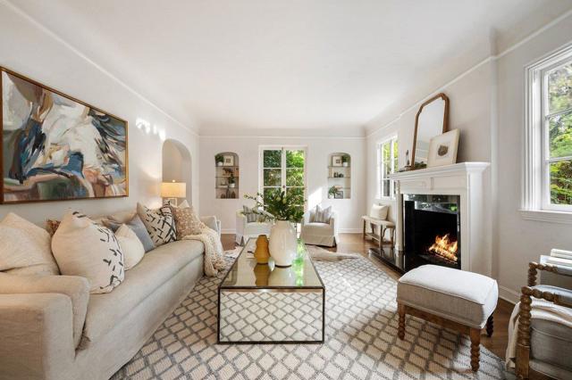 526 W Poplar Avenue, San Mateo CA: https://media.crmls.org/mediaz/96784391-2818-41ae-a01a-9c175f55df83.jpg