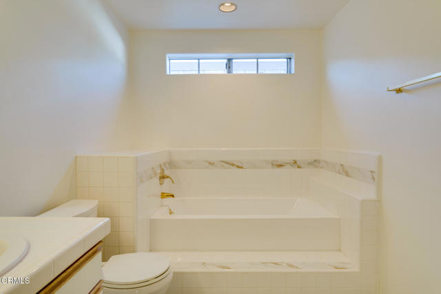 10925 Blix Street, Toluca Lake CA: https://media.crmls.org/mediaz/967859f3-90dc-4631-8354-7cb6120a2b78.jpg