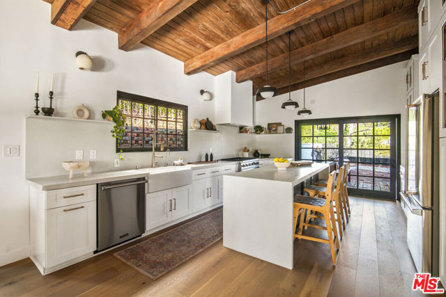 9265 Thrush Way, Los Angeles CA: https://media.crmls.org/mediaz/967863fc-394d-4f21-9ae1-5c09999c6557.jpg