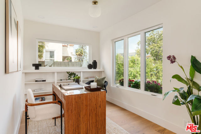 2221 Virginia Road, Los Angeles CA: https://media.crmls.org/mediaz/9678a22a-4458-4afc-abbc-fd86bc1cea4c.jpg