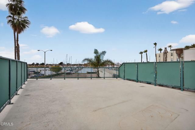 2901 Peninsula Road, Oxnard CA: https://media.crmls.org/mediaz/9678e346-8819-45d8-b4b5-d1986c47c02c.jpg