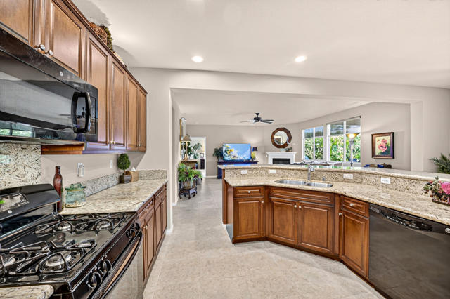 39492 Camino Piscina, Indio CA: https://media.crmls.org/mediaz/967960dc-2622-4a65-b05e-e466133235a3.jpg