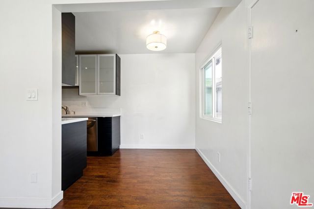 510 Pacific Avenue, Venice CA: https://media.crmls.org/mediaz/96797770-21aa-423a-a5ed-911725c63406.jpg