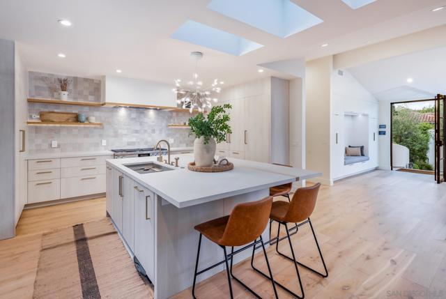 755 Rosecrans St, San Diego CA: https://media.crmls.org/mediaz/967a1fb2-67f6-419c-8dbd-cc3c22137e69.jpg