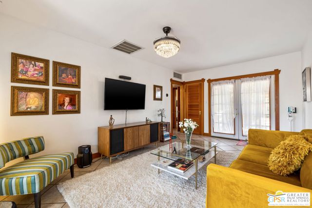 587 S Calle Ajo, Palm Springs CA: https://media.crmls.org/mediaz/967a2a4f-e070-4f59-a8a9-8ca69eff4d1d.jpg