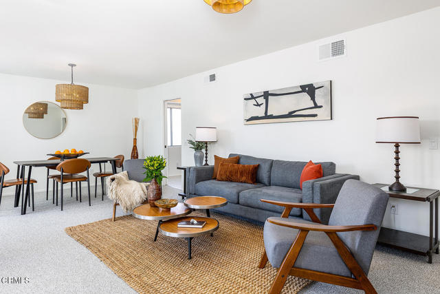 Detail Gallery Image 5 of 24 For 972 E California Bld #201,  Pasadena,  CA 91106 - 2 Beds | 2 Baths