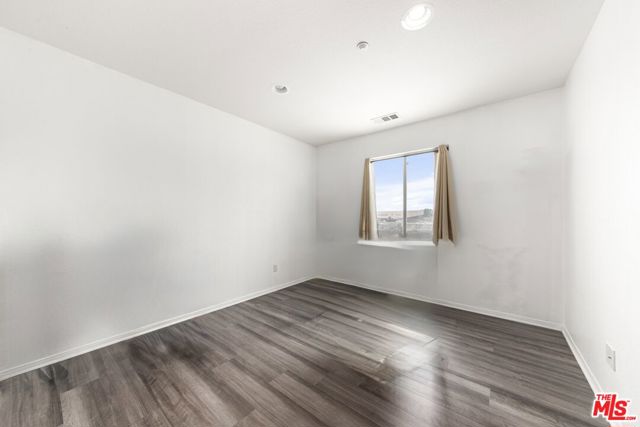 13041 Mesa Verde Way, Sylmar CA: https://media.crmls.org/mediaz/967a479d-5713-435c-9e8c-6c7271ef5365.jpg