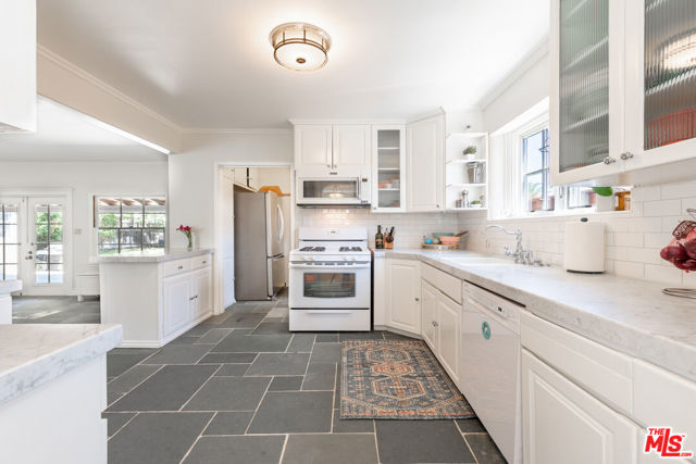 5454 Agnes Avenue, Valley Village CA: https://media.crmls.org/mediaz/967a6125-3533-4a15-91e0-b83b897e8384.jpg