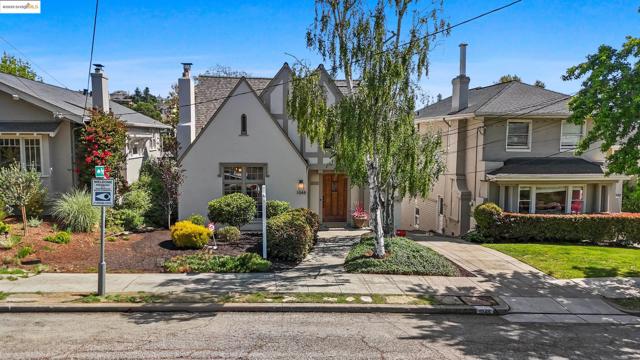 1048 Annerley Rd, Oakland CA: https://media.crmls.org/mediaz/967ae0c6-65d9-4051-a9a3-8c7c8cf133bd.jpg