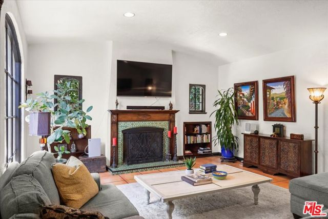 6119 Del Valle Drive, Los Angeles CA: https://media.crmls.org/mediaz/967b07d1-be7c-44c5-a41b-2f028760c794.jpg