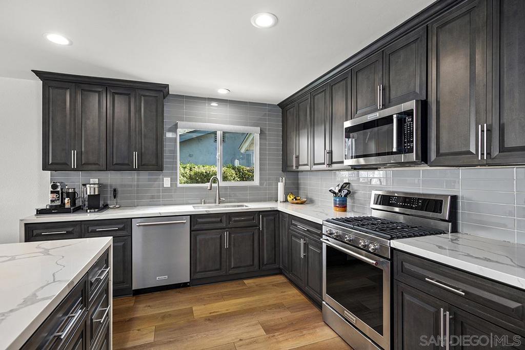 MLS #250033670SD img 4